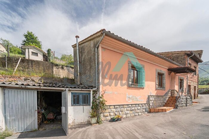 Casa en venta en Laviana, Asturias de 2 habitaciones