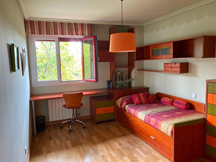 Casas en venta y pisos alquiler - 3