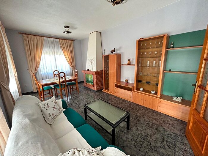 Casas en venta y pisos alquiler - 2
