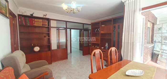 Casas en venta y pisos alquiler - 3