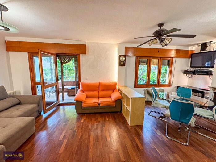 Casas en venta y pisos alquiler - 2