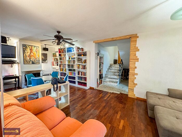 Casas en venta y pisos alquiler - 3