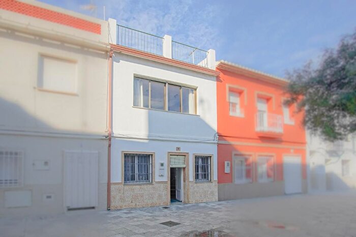 Casas en venta y pisos alquiler - 1