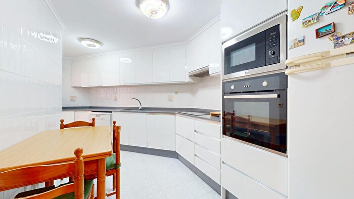Casas en venta y pisos alquiler - 1