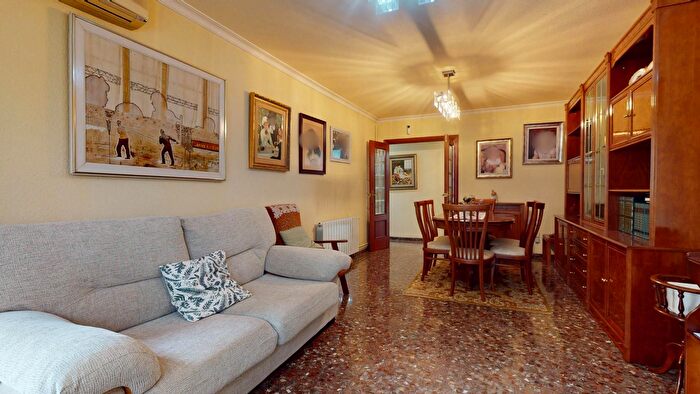 Casas en venta y pisos alquiler - 3