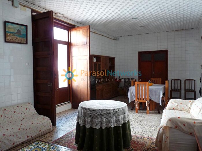 Casas en venta y pisos alquiler - 1