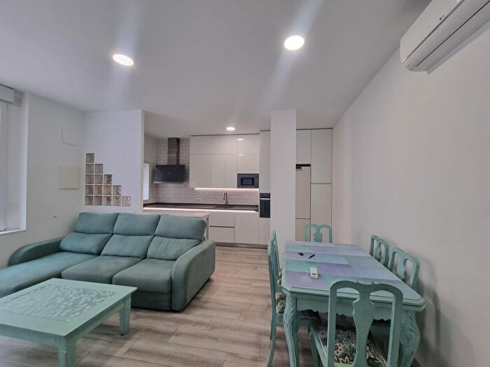 Casas en venta y pisos alquiler - 1