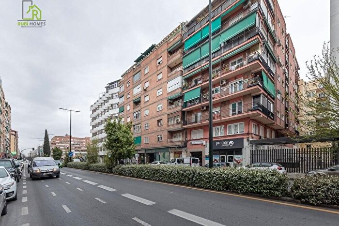 Piso en venta en Andalucía, Granada de 4 habitaciones