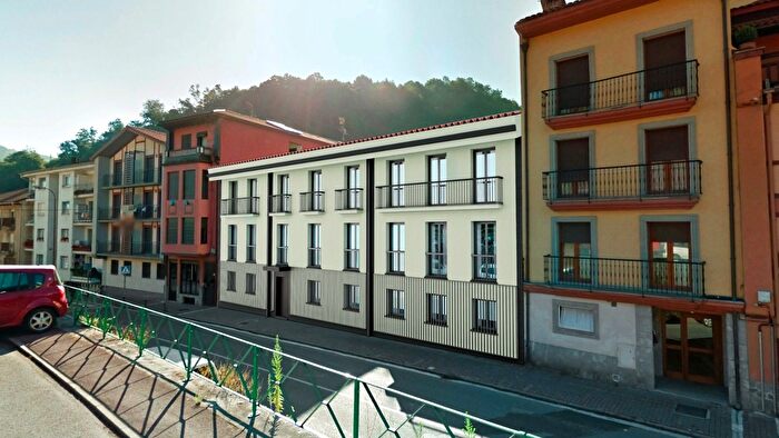 Casas en venta y pisos alquiler - 1