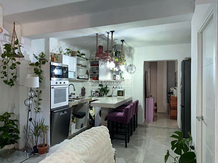 Casas en venta y pisos alquiler - 1