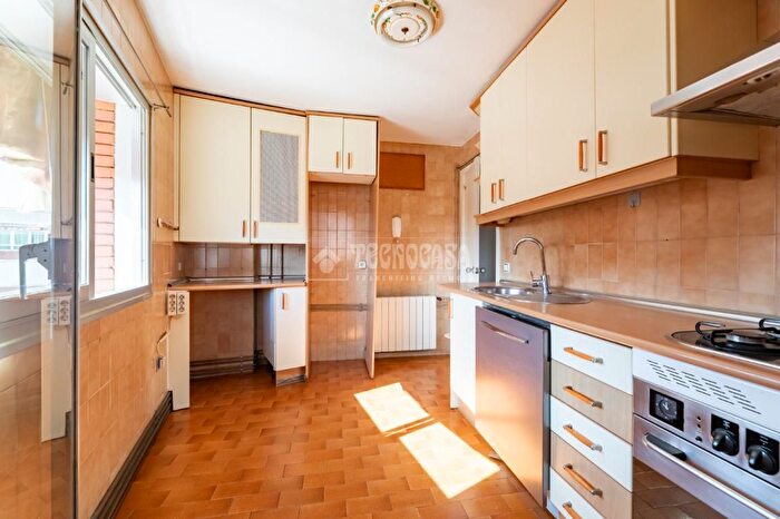 Casas en venta y pisos alquiler - 3