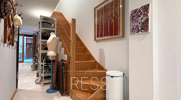 Casas en venta y pisos alquiler - 3