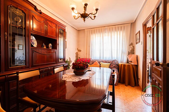Casas en venta y pisos alquiler - 3