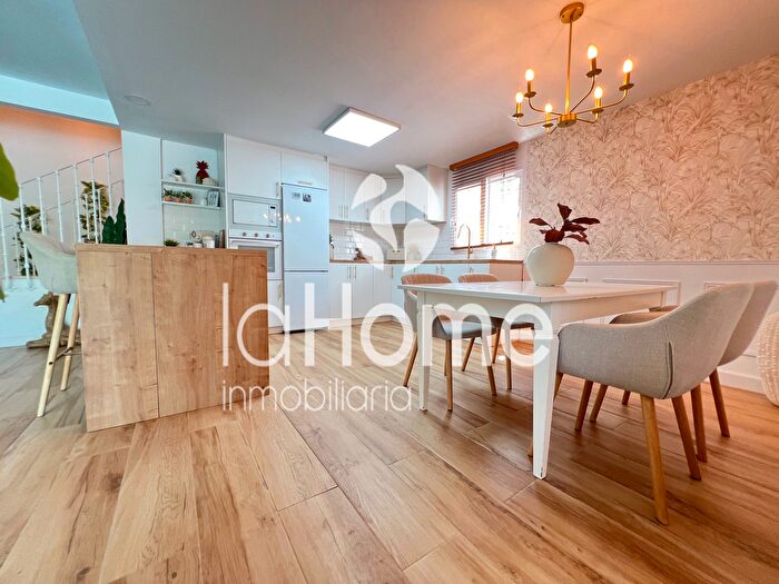 Casa en venta en Montepilar, LEliana de 4 habitaciones
