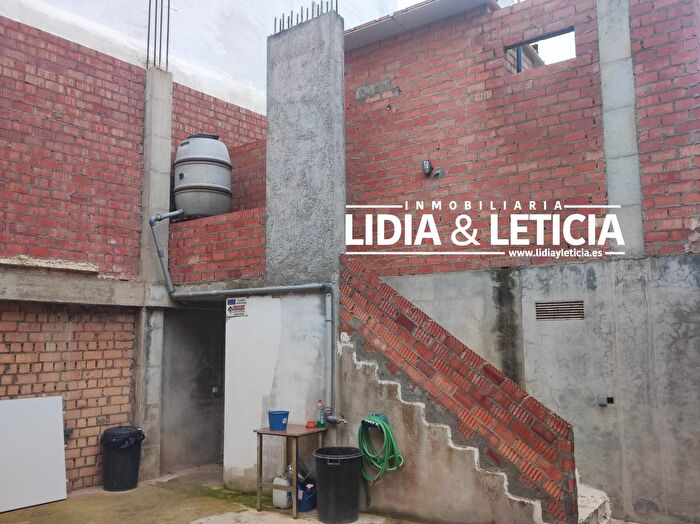 Casas en venta y pisos alquiler - 1