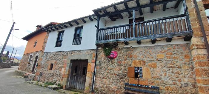 Casa en venta en Entrambasaguas, Cantabria de 3 habitaciones