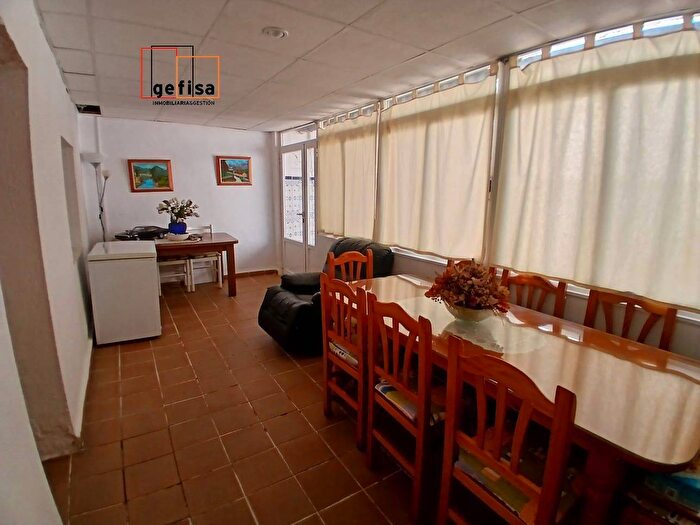 Casas en venta y pisos alquiler - 3