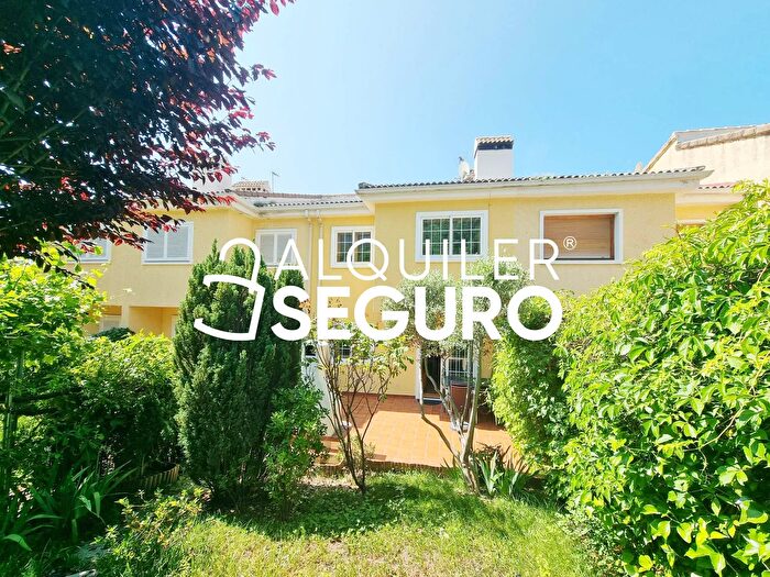 Casas en venta y pisos alquiler - 1