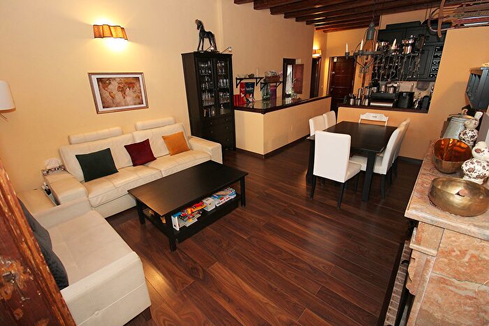Casas en venta y pisos alquiler - 1