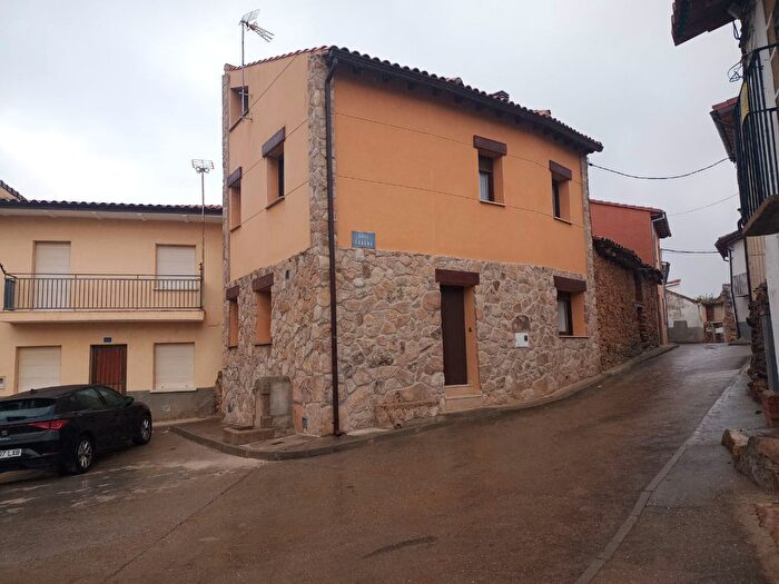 Casa en venta en Los Llanos de Tormes, Ávila de 3 habitaciones