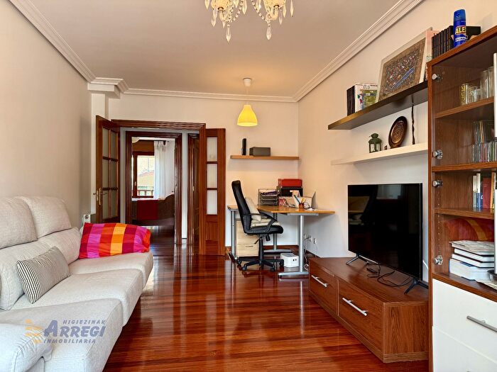 Casas en venta y pisos alquiler - 3