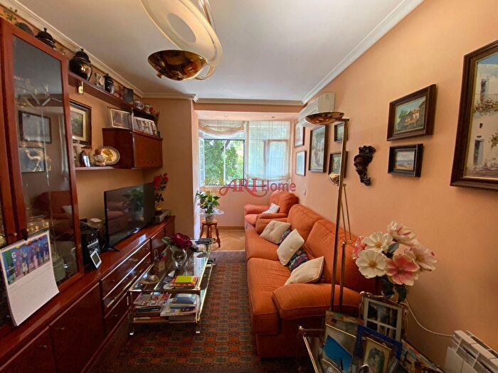 Casas en venta y pisos alquiler - 1