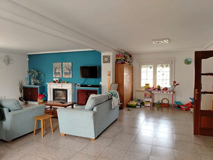 Casas en venta y pisos alquiler - 2