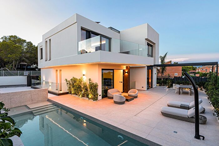Casa en venta en Varadero, La Nucia de 4 habitaciones