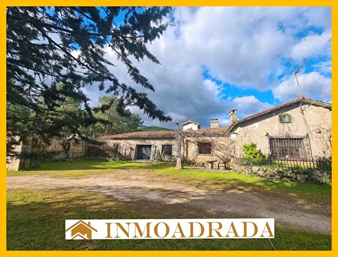 Casa en venta en La Adrada, Ávila de 6 habitaciones