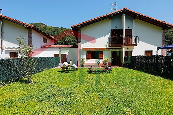Casa en venta en Etxalar, Navarra de 3 habitaciones