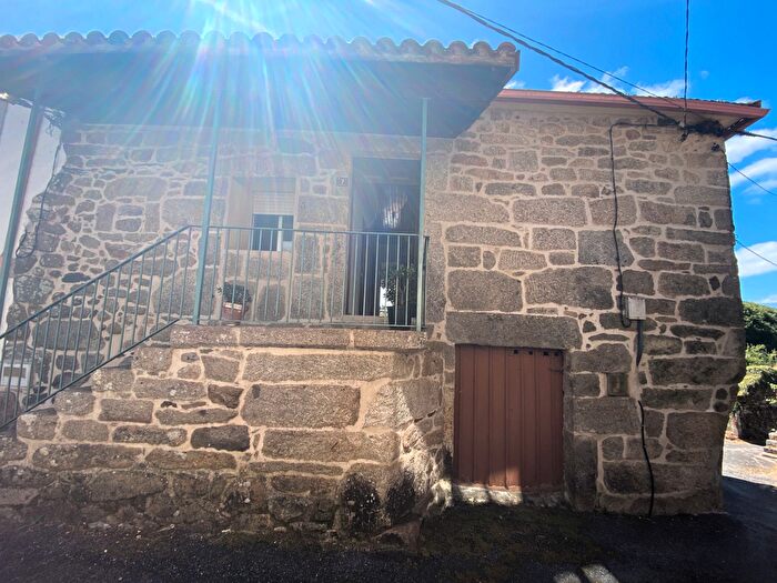 Casa en venta en Cortegada, Ourense de 4 habitaciones