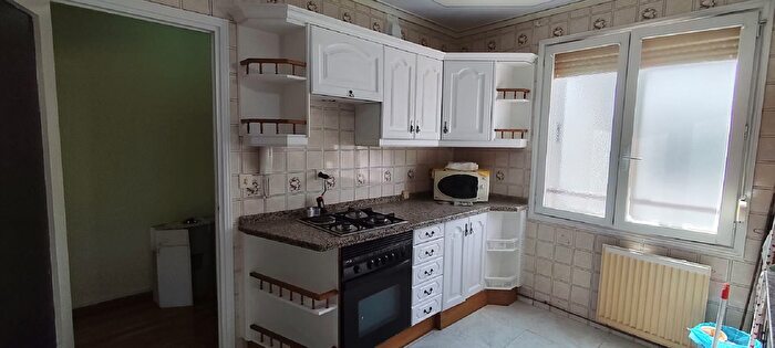 Casas en venta y pisos alquiler - 3