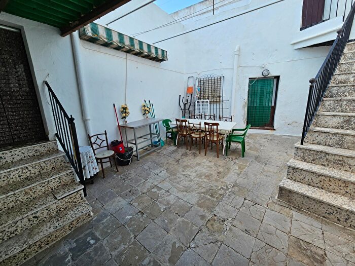 Casas en venta y pisos alquiler - 1