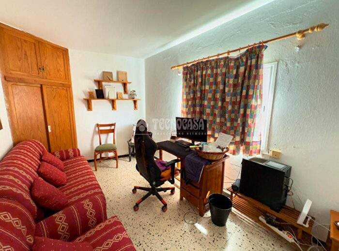 Casas en venta y pisos alquiler - 3