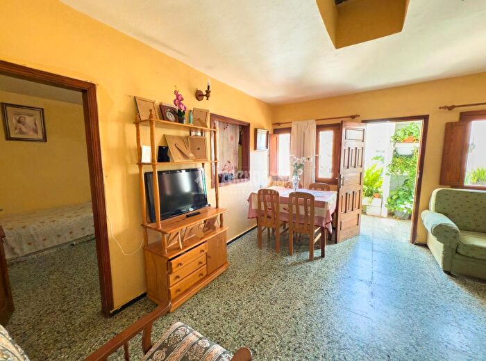 Casas en venta y pisos alquiler - 1