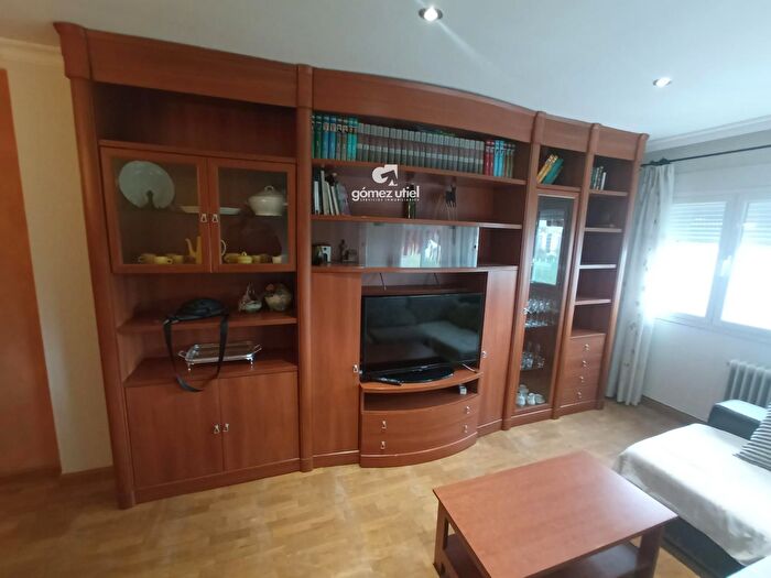 Casas en venta y pisos alquiler - 3