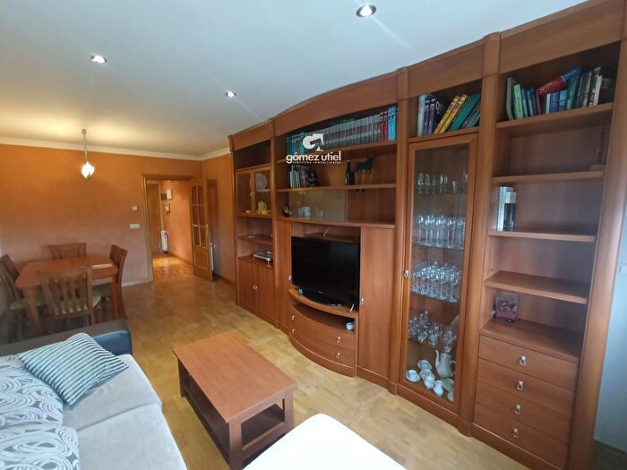 Casas en venta y pisos alquiler - 1