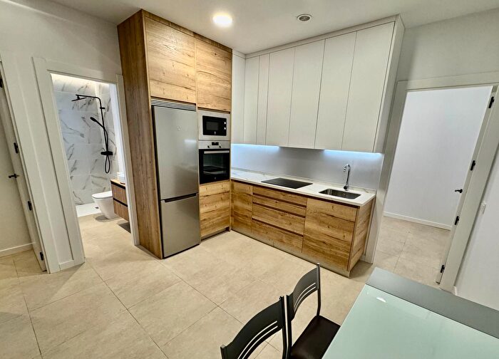 Casas en venta y pisos alquiler - 1