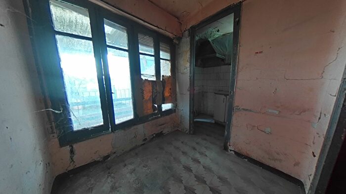 Casas en venta y pisos alquiler - 3
