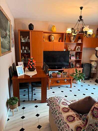Casas en venta y pisos alquiler - 1
