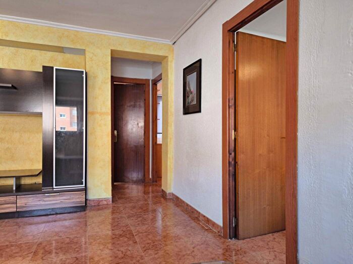 Casas en venta y pisos alquiler - 2