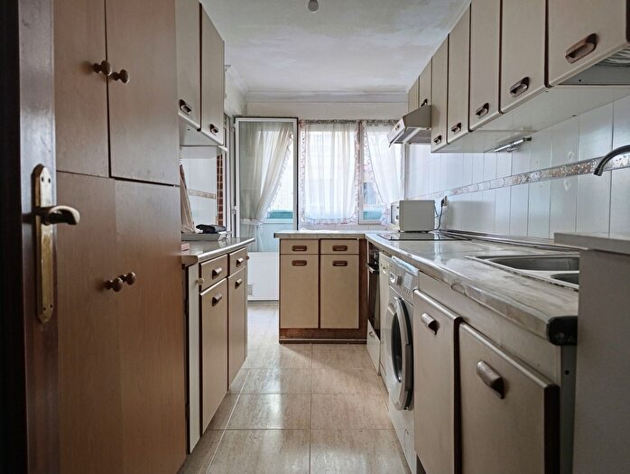 Casas en venta y pisos alquiler - 3