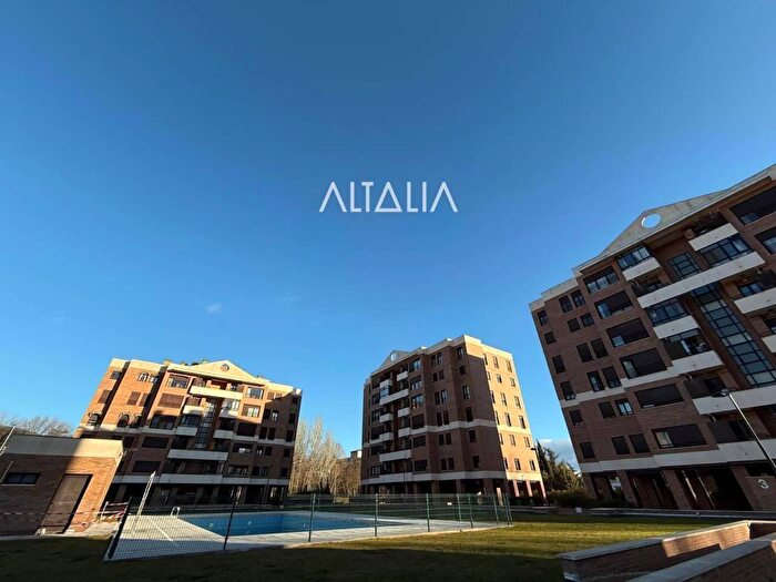 Casas en venta y pisos alquiler - 1