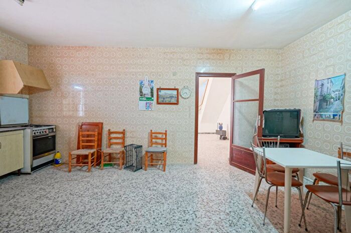 Casas en venta y pisos alquiler - 3