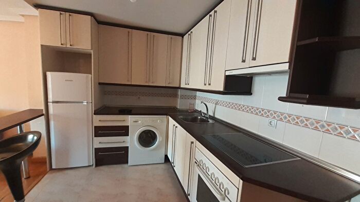 Casas en venta y pisos alquiler - 1
