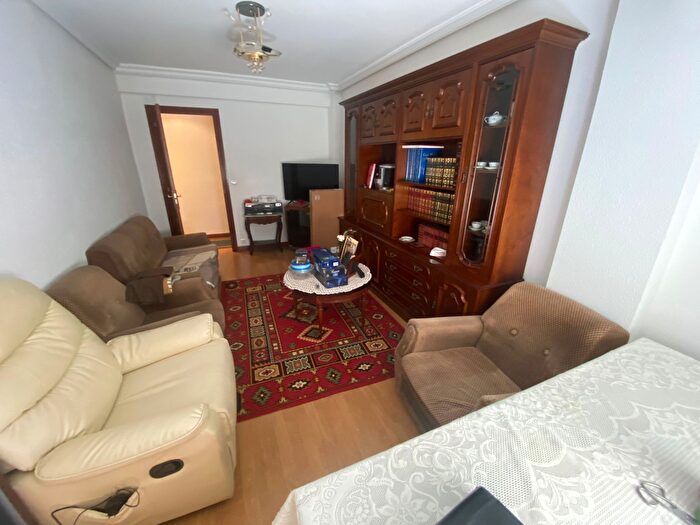 Casas en venta y pisos alquiler - 3