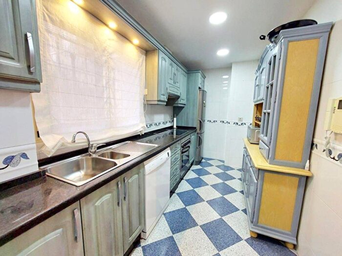 Casas en venta y pisos alquiler - 3