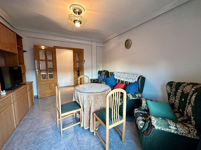 Casas en venta y pisos alquiler - 1