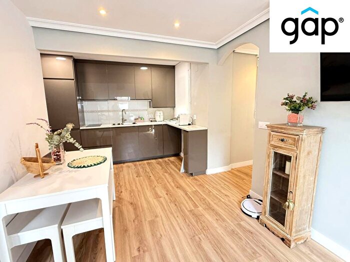 Casas en venta y pisos alquiler - 1