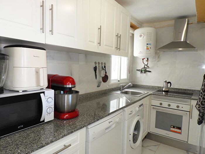 Casas en venta y pisos alquiler - 3